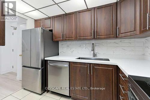 2110 - 115 Hillcrest Avenue, Mississauga, ON - Indoor Photo Showing Kitchen