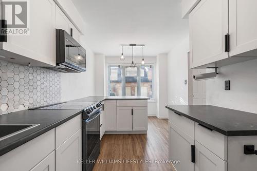 2 - 308 Conway Drive, London, ON - Indoor Photo Showing Kitchen With Upgraded Kitchen