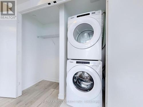 3106 - 321 King Street W, Toronto, ON - Indoor Photo Showing Laundry Room