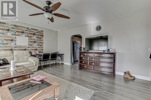 685715 Highway 2 Road, Woodstock, ON - Indoor Photo Showing Living Room