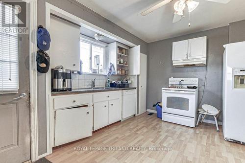 685715 Highway 2 Road, Woodstock, ON - Indoor Photo Showing Kitchen