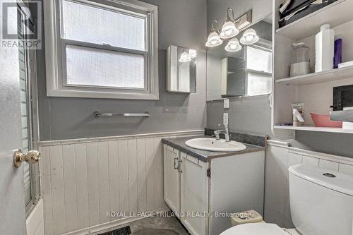 685715 Highway 2 Road, Woodstock, ON - Indoor Photo Showing Bathroom