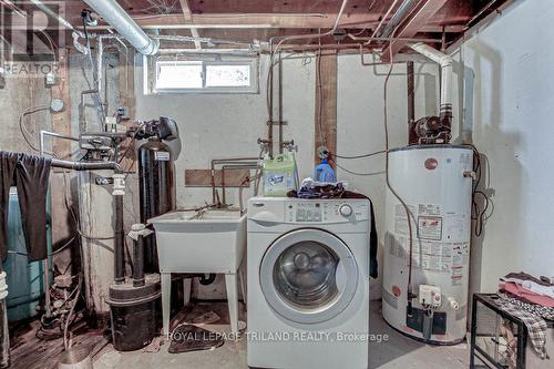 685715 Highway 2 Road, Woodstock, ON - Indoor Photo Showing Laundry Room