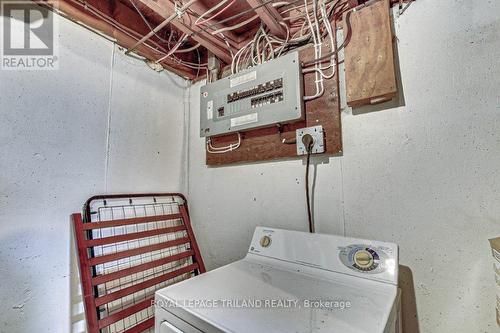 685715 Highway 2 Road, Woodstock, ON - Indoor Photo Showing Laundry Room