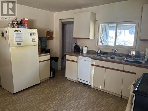 406 Richard Street, Williams Lake, BC - Indoor Photo Showing Kitchen With Double Sink