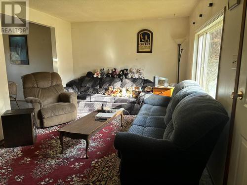 406 Richard Street, Williams Lake, BC - Indoor Photo Showing Living Room