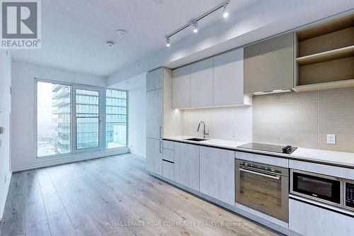 1909 - 1000 Portage Parkway, Vaughan, ON - Indoor Photo Showing Kitchen With Upgraded Kitchen