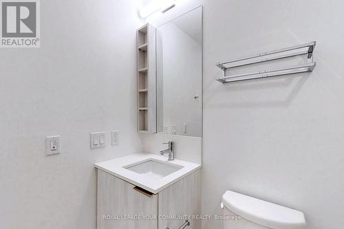 1909 - 1000 Portage Parkway, Vaughan, ON - Indoor Photo Showing Bathroom