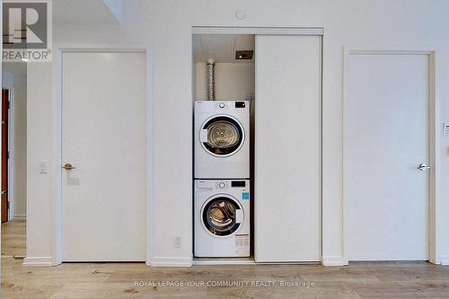 1909 - 1000 Portage Parkway, Vaughan, ON - Indoor Photo Showing Laundry Room