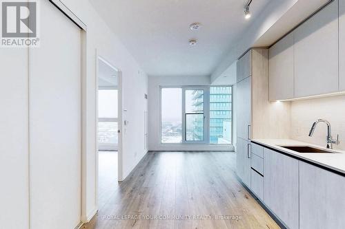 1909 - 1000 Portage Parkway, Vaughan, ON - Indoor Photo Showing Kitchen