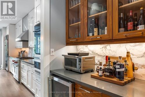 235 Bessborough Drive, Toronto, ON - Indoor Photo Showing Kitchen With Upgraded Kitchen