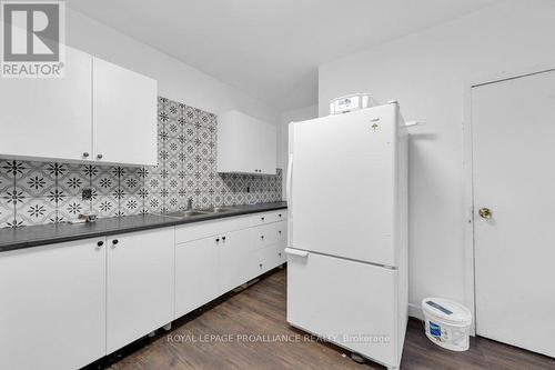 91 Bridge Street W, Belleville, ON - Indoor Photo Showing Kitchen With Double Sink