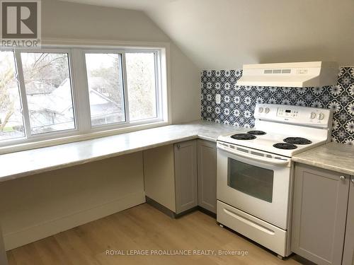 91 Bridge Street W, Belleville, ON - Indoor Photo Showing Kitchen