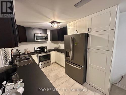 131 Bellchase Trail, Brampton, ON - Indoor Photo Showing Kitchen With Stainless Steel Kitchen