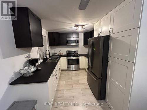 131 Bellchase Trail, Brampton, ON - Indoor Photo Showing Kitchen With Stainless Steel Kitchen