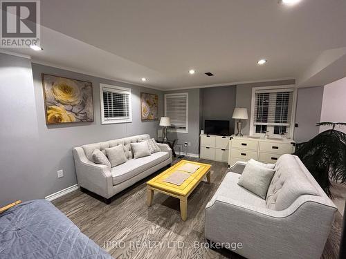 131 Bellchase Trail, Brampton, ON - Indoor Photo Showing Living Room