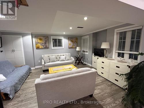 131 Bellchase Trail, Brampton, ON - Indoor Photo Showing Living Room