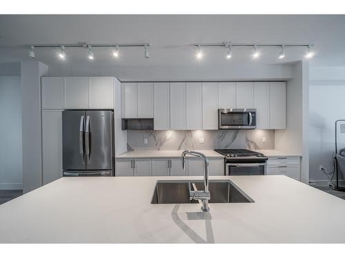 170 9718 161A Street, Surrey, BC - Indoor Photo Showing Kitchen With Upgraded Kitchen