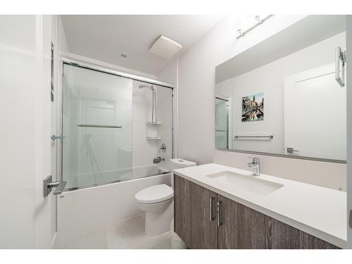 170 9718 161A Street, Surrey, BC - Indoor Photo Showing Bathroom