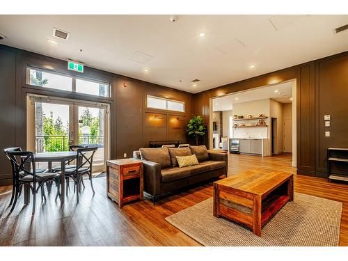 170 9718 161A Street, Surrey, BC - Indoor Photo Showing Living Room