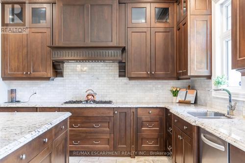 17 Mcdonald Court, Hamilton, ON - Indoor Photo Showing Kitchen With Double Sink With Upgraded Kitchen