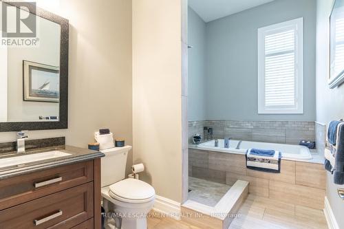 17 Mcdonald Court, Hamilton, ON - Indoor Photo Showing Bathroom