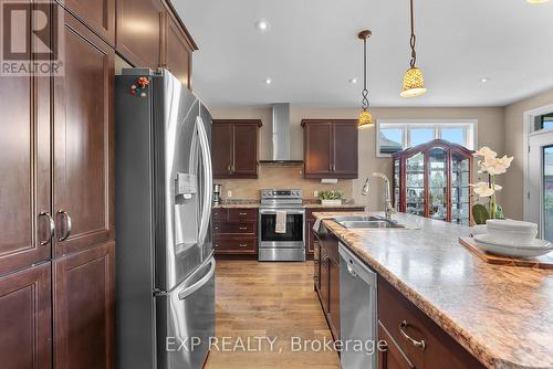 124 Timberview Crescent, Welland, ON - Indoor Photo Showing Kitchen With Double Sink With Upgraded Kitchen