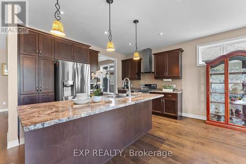 124 Timberview Crescent, Welland, ON - Indoor Photo Showing Kitchen With Double Sink With Upgraded Kitchen