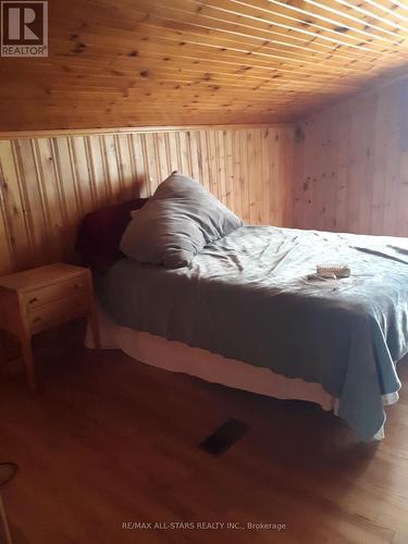 1007 Dewey Street, Highlands East, ON - Indoor Photo Showing Bedroom