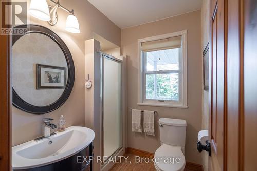 372 Lakewood Drive, Midland, ON - Indoor Photo Showing Bathroom