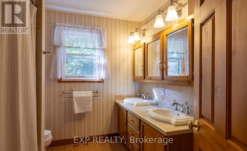 372 Lakewood Drive, Midland, ON - Indoor Photo Showing Bathroom