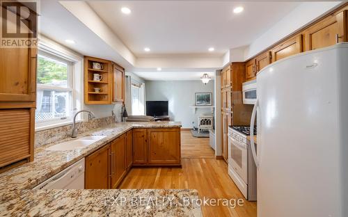 372 Lakewood Drive, Midland, ON - Indoor Photo Showing Kitchen