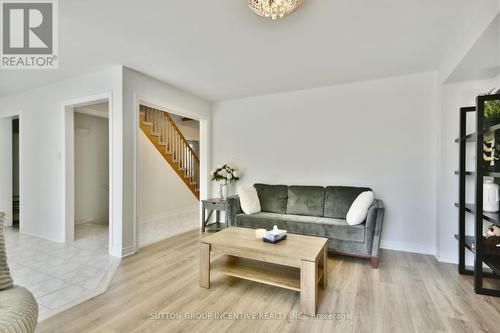 33 Speirs Road, Barrie, ON - Indoor Photo Showing Living Room