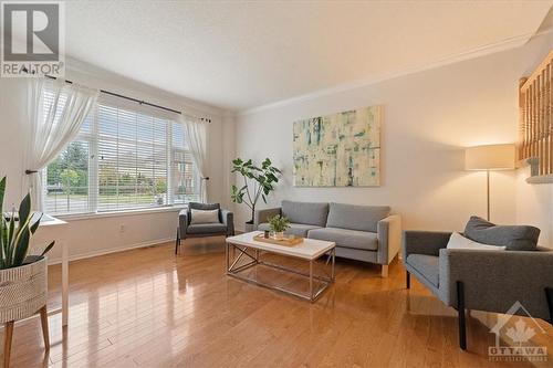 2088 Ricardo Street, Ottawa, ON - Indoor Photo Showing Living Room