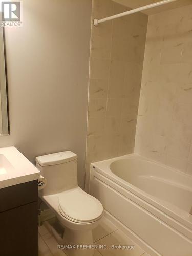 18 Caroline Carpenter Grove, Toronto, ON - Indoor Photo Showing Bathroom