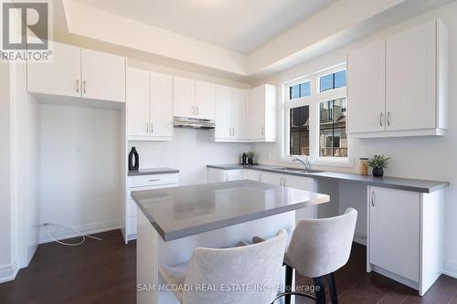 2110 Royal Gala Circle, Mississauga, ON - Indoor Photo Showing Kitchen