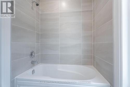 2110 Royal Gala Circle, Mississauga, ON - Indoor Photo Showing Bathroom