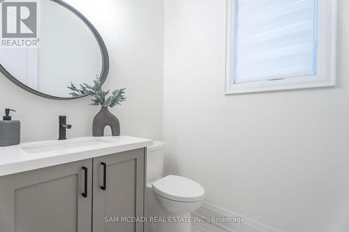 2B Iroquois Avenue, Mississauga, ON - Indoor Photo Showing Bathroom