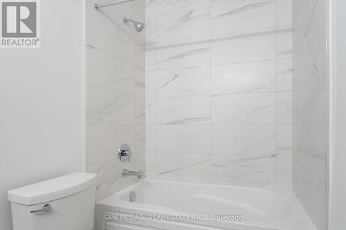 2B Iroquois Avenue, Mississauga, ON - Indoor Photo Showing Bathroom