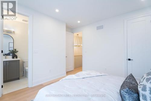 2B Iroquois Avenue, Mississauga, ON - Indoor Photo Showing Bedroom