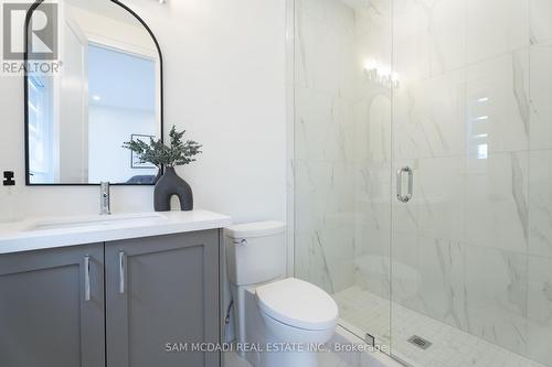 2B Iroquois Avenue, Mississauga, ON - Indoor Photo Showing Bathroom