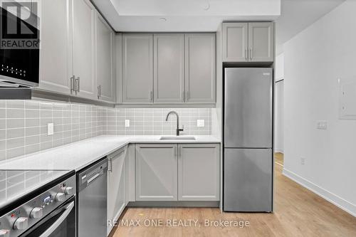 433 - 2343 Khalsa Gate, Oakville, ON - Indoor Photo Showing Kitchen With Stainless Steel Kitchen