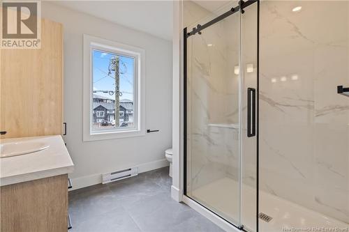 201 Ernest, Dieppe, NB - Indoor Photo Showing Bathroom