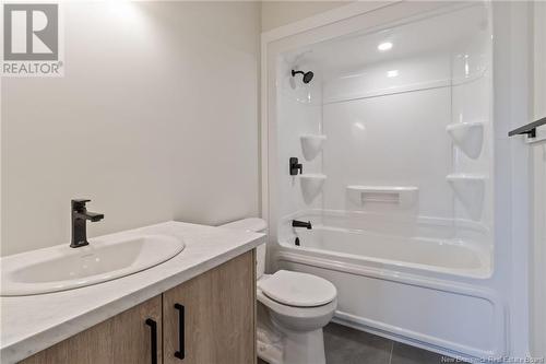 201 Ernest, Dieppe, NB - Indoor Photo Showing Bathroom