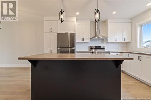 201 Ernest, Dieppe, NB - Indoor Photo Showing Kitchen With Upgraded Kitchen