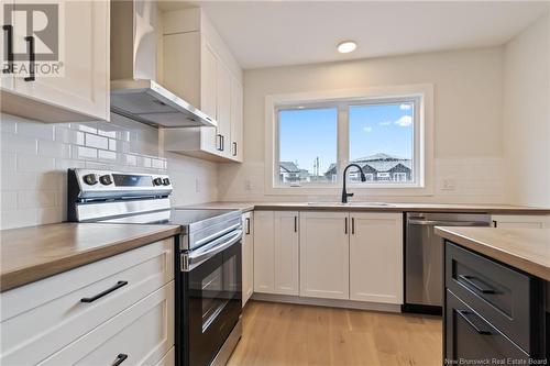 201 Ernest, Dieppe, NB - Indoor Photo Showing Kitchen