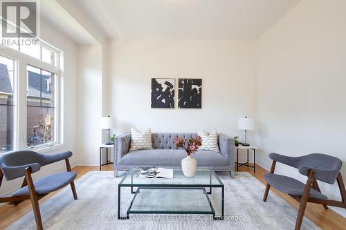 2163 Royal Gala Circle, Mississauga, ON - Indoor Photo Showing Living Room