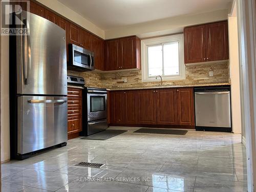 28 Malabar Crescent, Brampton, ON - Indoor Photo Showing Kitchen