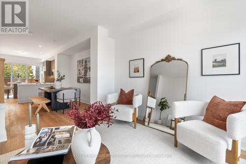 190 - 70 Lunar Crescent, Mississauga, ON - Indoor Photo Showing Living Room