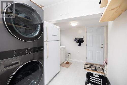 2200 London Line, Sarnia, ON - Indoor Photo Showing Laundry Room